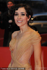 幻灯图集：《在路上》首映变庆生会 主席热拥导演