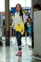 组图：韩国体操选手孙妍在启程前往莫斯科训练