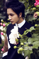 明星爱街拍：薛之谦偶遇时尚 打造花样年华