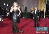 组图：众星情侣夫妻档携手奥斯卡红毯拼恩爱