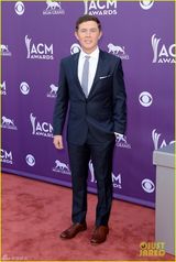 组图：米兰达笑傲乡村奖 泰勒携帅大叔献唱