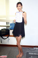 组图：陆瑶被蔡康永吓出大姨妈 纸片身材挺原装巨乳