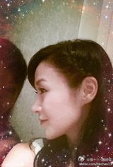 组图：43岁万绮雯容颜不老似花季少女