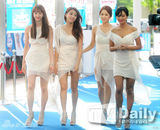 组图：神话李孝利等亮相20代选择颁奖礼蓝地毯