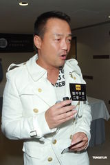 组图：草蜢与黄耀明献唱 将与软硬天师联合开唱