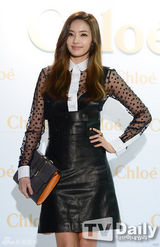 组图：李妍熙等靓装拼性感 韩彩英恢复曼妙身材