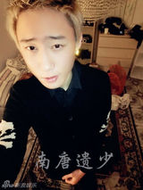 组图：屠洪纲20岁继子近照曝光 时尚帅气显韩范