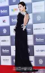 组图：南圭丽(南奎丽)紧致黑裙华贵展玲珑丰润身材