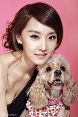 组图：刘洋登宠物杂志封面 温暖出镜尽显大气