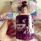 组图：杯子宝宝创意照走红 妈妈齐呼卡哇伊