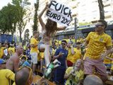 组图：乌克兰美女裸身抵制欧洲杯