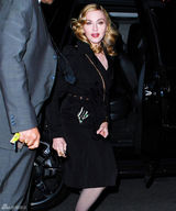 高清组图：麦当娜携女儿亮相 母女俩钟爱丝袜