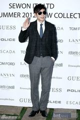 组图：张赫南圭丽等韩星为眼镜新品发布会站台