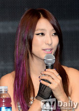 组图：SISTAR为新专辑造势 艳丽舞衣玩性感