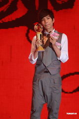 高清组图：2010新城国语力颁奖礼男歌手现场秀