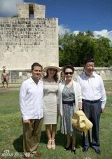 组图：习近平和夫人彭丽媛参观奇琴伊察遗址