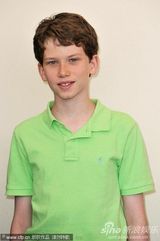 高清：《米克的近路》发布 男星格林伍德“蹲墙角”