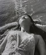 组图：岩佐真悠子性感写真突破尺度