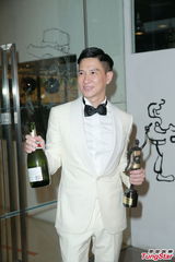 组图：张家辉向太太报喜 与好友争影帝心情矛盾