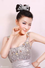 组图：徐立拍俏皮写真 美丽动人大秀性感