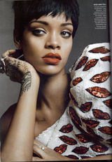 组图：蕾哈娜白发变时尚女魔头 手掌纹身个性