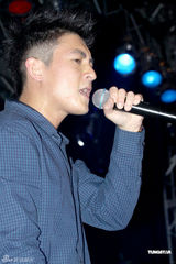 组图：陈冠希现身京城任表演嘉宾 艳照门曾一度迷失