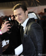 组图：2013全英音乐奖男星帅气亮相红毯