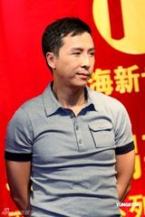 幻灯图：叶问蜡像入驻上海杜莎 甄子丹亲临揭幕