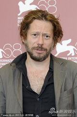 组图：《梅子鸡之味》记者会 女演员豪放转裙露底裤