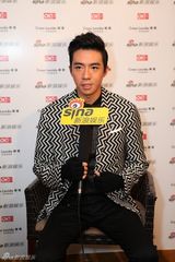 组图：新浪娱乐明星街拍盛典对话俞灏明