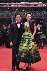 高清组图：章子怡盎然春装再现柏林