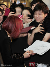 组图：《黑衣人3》首尔红毯秀 WG成员先艺惠林助阵