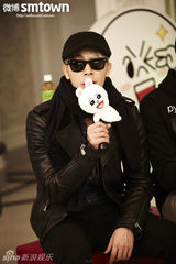 组图：SJ在线对话粉丝预热个唱 帅酷搞怪爆料