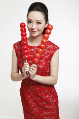 组图：许榕真新年大片气质迷人