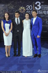 高清组图：群星华服亮相北京电影节蓝毯