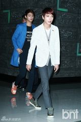 组图：CNBLUE丁一宇池诚等潮装为时尚品牌站台