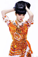 组图：石梅最新写真长发飘逸展现妩媚