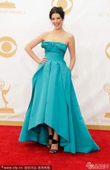 组图：《广告狂人》女星杰西卡-派尔亮相艾美