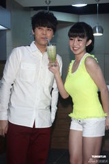 组图：曾昱嘉将开唱压力大 郭书瑶亲自下厨煮补品