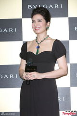 组图：52岁钟楚红低胸性感 避谈感情习惯独居