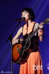 组图：赵容弼尹民秀等献唱展华丽舞台