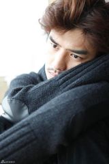 高清图：陈柏霖全新潮男写真 眼神犀利酷帅十足