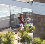 组图：贝克汉姆度假秀纹身 好好妈妈辣妹秀半球 