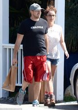 组图：小甜甜布兰妮鸡窝头上街 似路边大妈