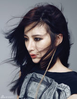 组图：熊乃瑾酷感时尚写真 刚柔并济性感美