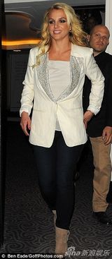 组图：布兰妮游伦敦录节目 化身游客搭双层巴士