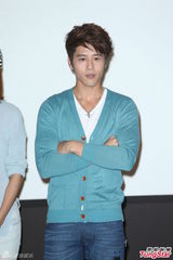 组图：陈庭妮赞胡宇威演技 娇羞称其时刻都在