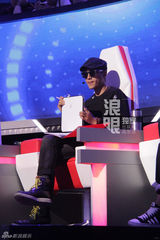 组图：快乐男声上演踢馆赛 四大导师再聚首