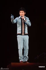 组图：曹格个唱力证与侧田兄弟情 刘德华低调助阵