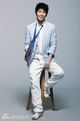 组图：窦骁潮流范儿十足 一脱老气横秋味